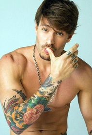 Чоловіча красива мода татуювання квітка на руку