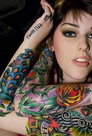 Beauty wys persoonlikheid dubbele blomarm tatoeëring