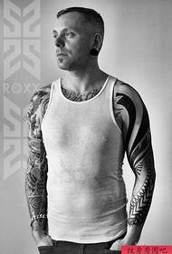manlig svart grå totem blomma arm tatuering konstverk foto foto