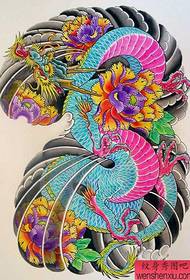 Tattoo show picture for you to recommend a Japanese-style colored half-dragon tattoo manuscript pattern