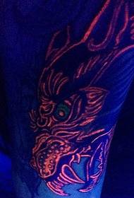 Cvjetni krak zmaj nevidljiva tetovaža