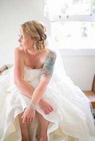 Шаблон татуювання красива наречена квітка руки