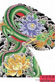 Japoniško stiliaus senas tradicinis pusiau drakonas vaidina bijūnų tatuiruotės modelį