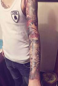 Patró de tatuatge de braç de flor amb flor i prajna