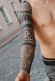 Rankos gražus juodas Polinezijos totemo tatuiruotės modelis