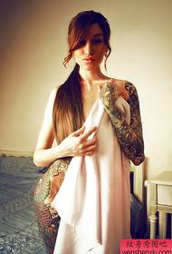 braccio del fiore di colore femminile Tattoo funziona