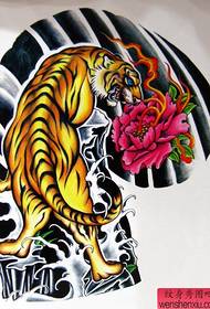 Japanese men like Japanese traditional old cool half-peony peony tiger tattoo pattern