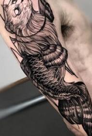 Boy se arm op swartgrys skets kreatiewe katblom arm tatoeëermerk
