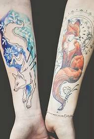 Flower arm fox tattoo patroon voor koppels