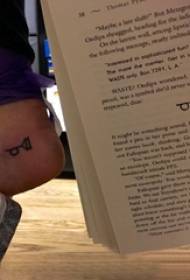 tattoo simbol moški športnika gleženj na črni simbol tattoo slika 89328 - Majhne sveže tetovaže dekleta na gležnjih s črkami in sidrnimi tatoo slikami