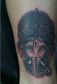 модерен личност на глуждот црно-бел слон бог тетоважа шема на слика