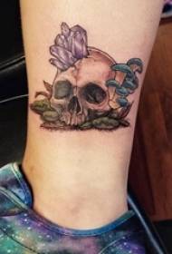 pēdas sakrālā tetovējuma meitenes potīte uz spar un skorpiona tetovējuma attēla