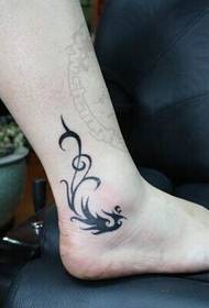 Foot-eyed simple and beautiful Phoenix totem tattoo