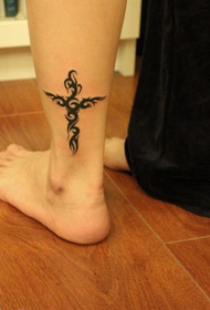 girl's leg nice totem cross tattoo
