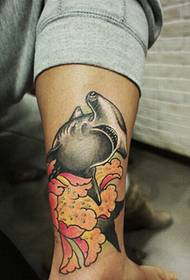 pattern ng tattoo ng pating kulay ng binti