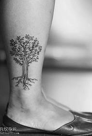 best The tattoo museum recommended a woman's foot 文 tree tattoo works