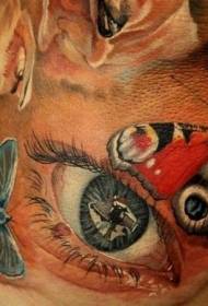 lindo olho realista colorido e padrão de tatuagem de borboleta