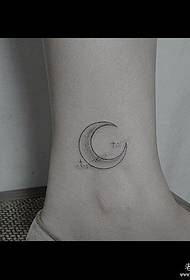 modello di tatuaggio piede piccolo punto fresco stella stella luna