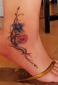 stopa piękny piękny tatuaż róży
