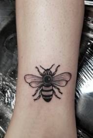काले बिंदु पर लड़कियों टखने सरल लाइन छोटे जानवर कीट मधुमक्खी टैटू तस्वीर