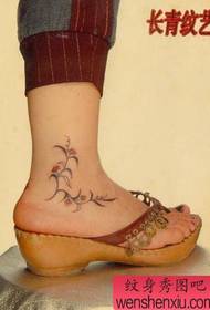 footed dog tail grass tattoo pattern - Xiangyang tattoo show picture recommended