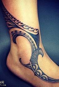 ayak bileği üzerinde moda totem dövme deseni