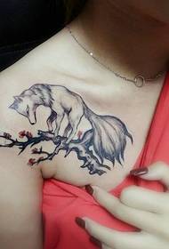 girl clavicle small fox tattoo pattern