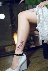 μόδα ομορφιά όμορφο αγγλικό στέμμα τατουάζ