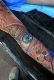 símbolo de ADN de color del brazo con patrón de tatuaje en el ojo