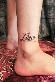 Slika engleske abecede tetovaža gležnja