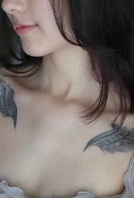Toll tetoválás tetoválás a csukló alatt mindkét oldalán az istennő