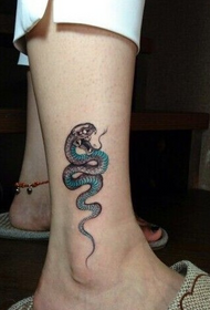këmbë tatuazh i vogël gjarpri