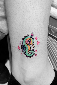 tornozelo bonito dos desenhos animados Pequena tatuagem de hipocampo