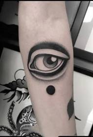 Un conxunto de deseños creativos de tatuaxes de ollos de espiño e grises negros