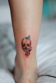 kreativan uzorak male tetovaže gležnja