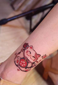 nilkka söpö söpö onnekas kissa tatuointikuvio