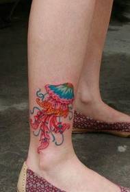 tatuaggio di meduse alla moda bella caviglia
