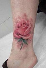 tatuazh i bukur i luleve të kyçit të këmbës