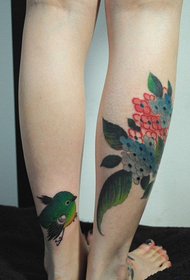 腿部美丽超可爱梅花纹身图案