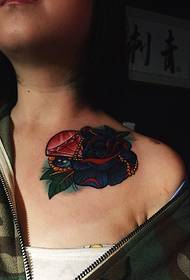 on the girl's collarbone Personality beautiful tattoo picture