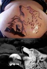 Inkwenkwe ye-Wolf tattoo ngasemva kwengwevu emnyama yengwevu yomfanekiso weTatoo