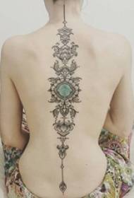 vajza në anën e pasme të zezë me gri të gjallë linja të thjeshta abstrakte linja abstrakte me tatuazhe