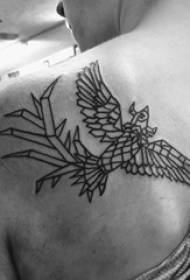 几何动物纹身 男生后背上黑色的凤凰纹身图片