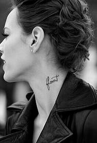 ładna dziewczyna szyja świeży angielski tatuaż obraz