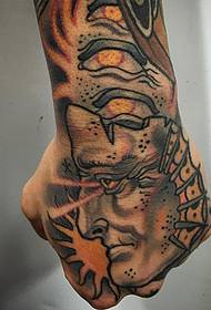 mão de volta personagens europeus e americanos tatuagem padrão 91545 - mão de volta coruja tatuagem padrão