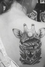 tatuaż z tyłu kobiety z tyłu rośliny i zdjęcia tatuażu jelenia