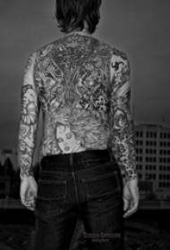 леђно тетоважа мушки дечко на полеђини црне ликове тетоваже лика