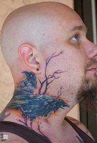 neck μοτίβο τατουάζ κοράκι