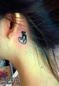 orelo malgranda freŝa kato tatuaje mastro