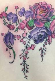 kis friss növény tetovált lány a színes növény tetoválás kép hátulján